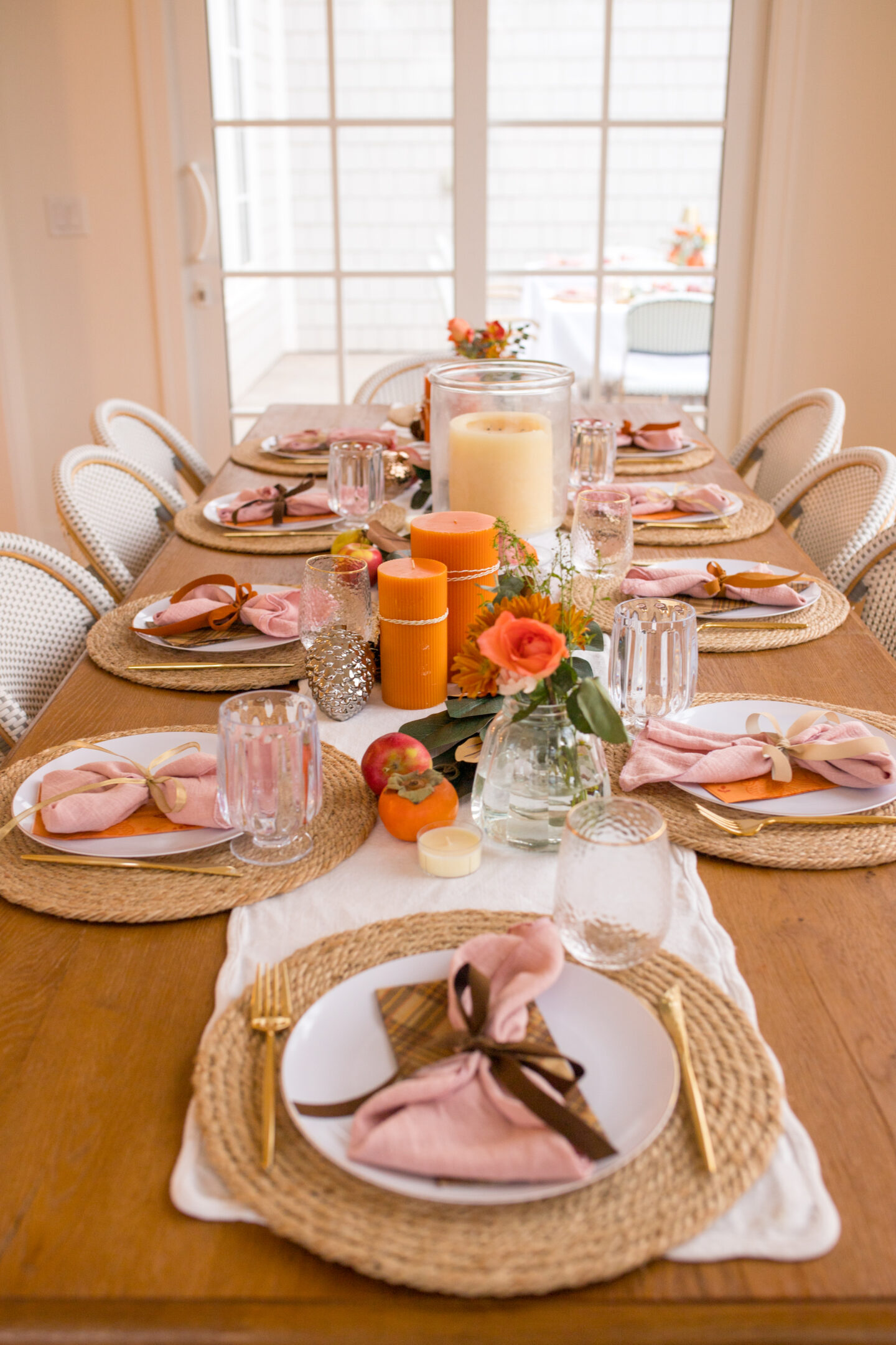 A GIRLFRIENDSGIVING!